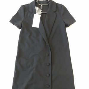 Black short sleeve blazer from Zara